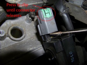 Disconnecting Ignition Coil Plug Nissan Maxima/Infiniti I30